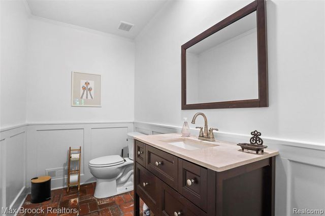 22636 King Richard Court, Beverly Hills, MI 48025