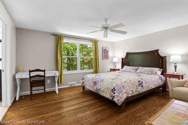 22636 King Richard Court, Beverly Hills, MI 48025