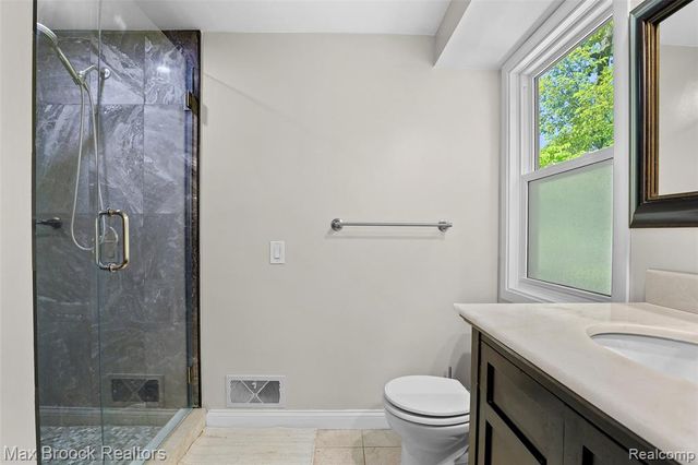 22636 King Richard Court, Beverly Hills, MI 48025