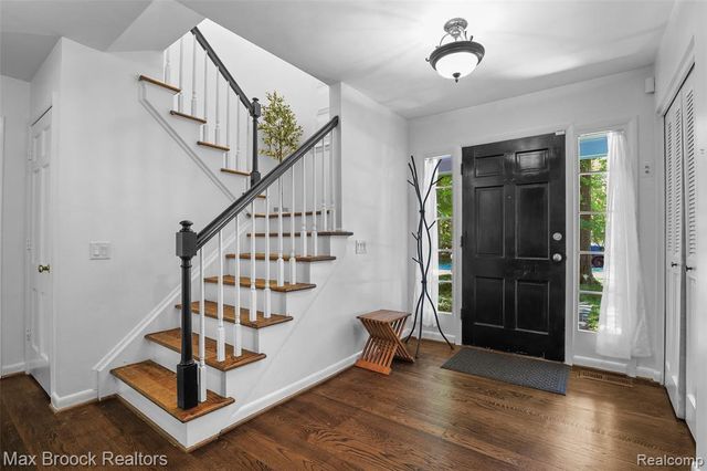 22636 King Richard Court, Beverly Hills, MI 48025