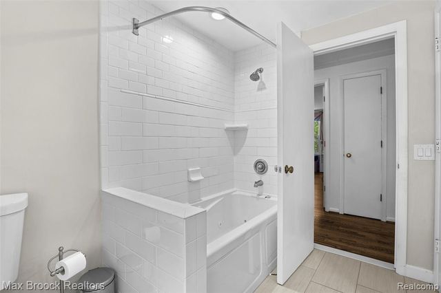 22636 King Richard Court, Beverly Hills, MI 48025