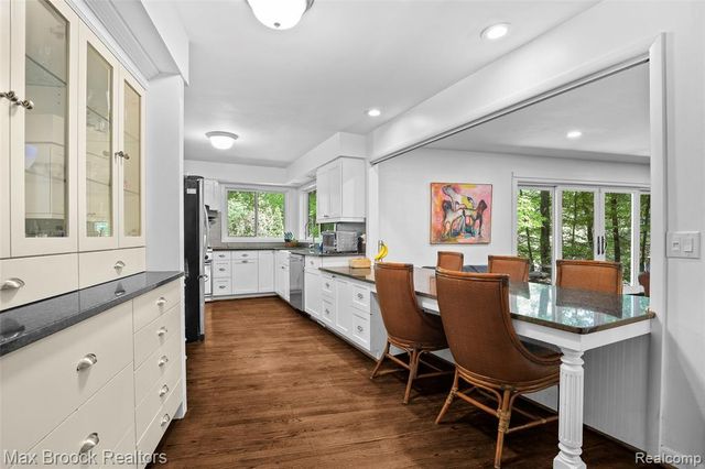 22636 King Richard Court, Beverly Hills, MI 48025