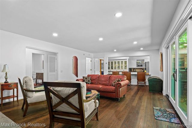 22636 King Richard Court, Beverly Hills, MI 48025