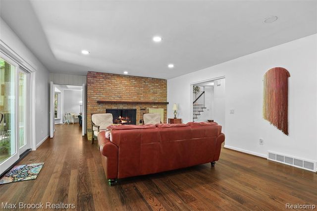 22636 King Richard Court, Beverly Hills, MI 48025