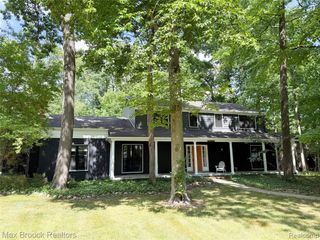 22636 King Richard Court, Beverly Hills, MI 48025
