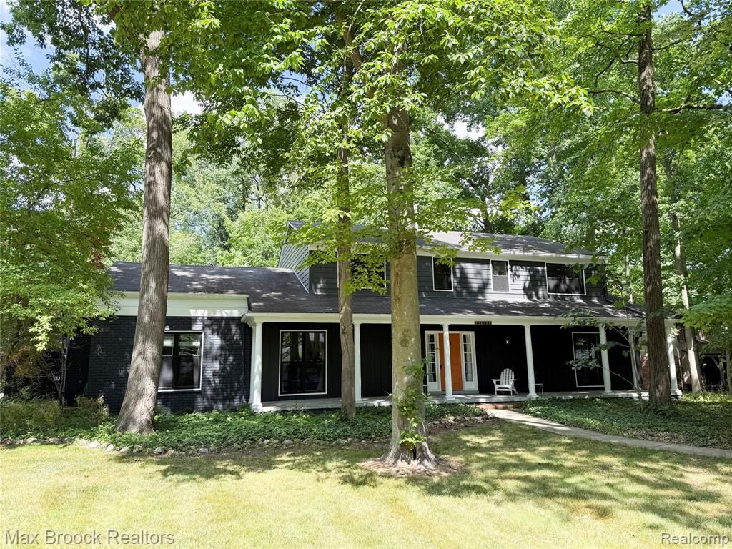 22636 King Richard Court, Beverly Hills, MI 48025