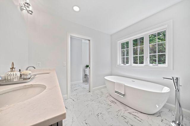 5 Clarendon, Holbrook, MA 02343