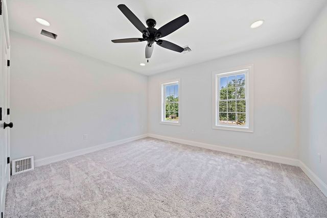 5 Clarendon, Holbrook, MA 02343
