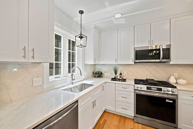 5 Clarendon, Holbrook, MA 02343