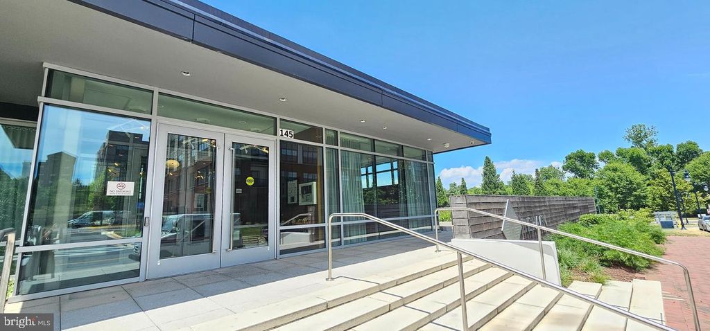 145 RIVERHAVEN DR #422, Oxon Hill, MD 20745