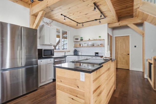 3879 Shamrock Drive, Lapeer, MI 48446