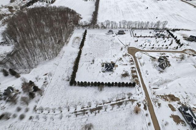 3879 Shamrock Drive, Lapeer, MI 48446