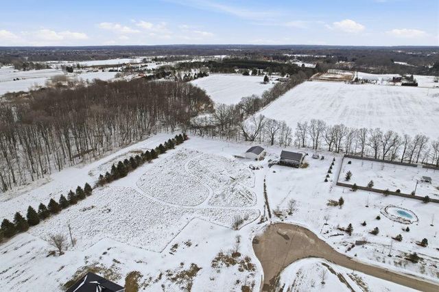 3879 Shamrock Drive, Lapeer, MI 48446