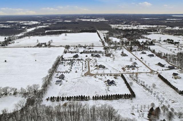 3879 Shamrock Drive, Lapeer, MI 48446