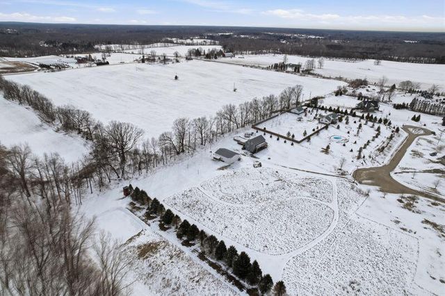 3879 Shamrock Drive, Lapeer, MI 48446