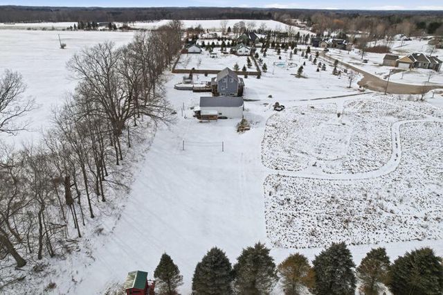 3879 Shamrock Drive, Lapeer, MI 48446