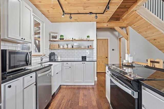 3879 Shamrock Drive, Lapeer, MI 48446