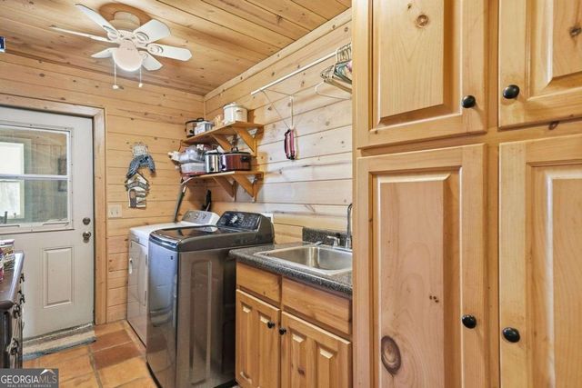 156 Peter Knob Road, Blue Ridge, GA 30513