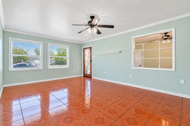 104 Bonita Avenue, Galveston, TX 77550
