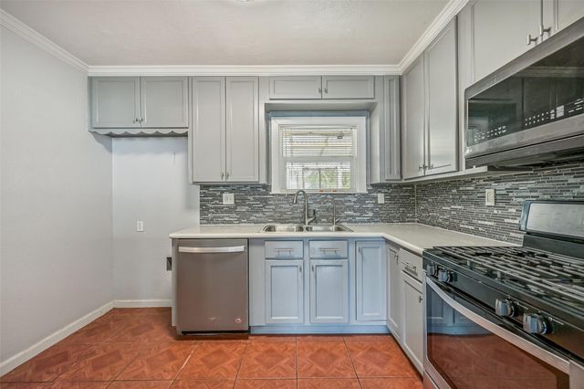 104 Bonita Avenue, Galveston, TX 77550