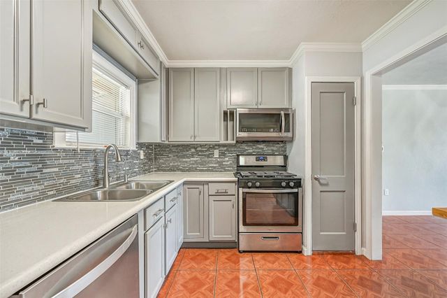 104 Bonita Avenue, Galveston, TX 77550