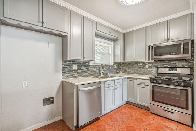 104 Bonita Avenue, Galveston, TX 77550
