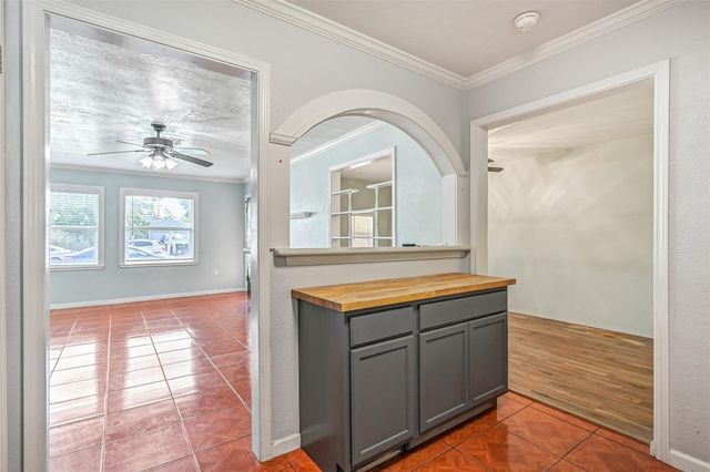 104 Bonita Avenue, Galveston, TX 77550