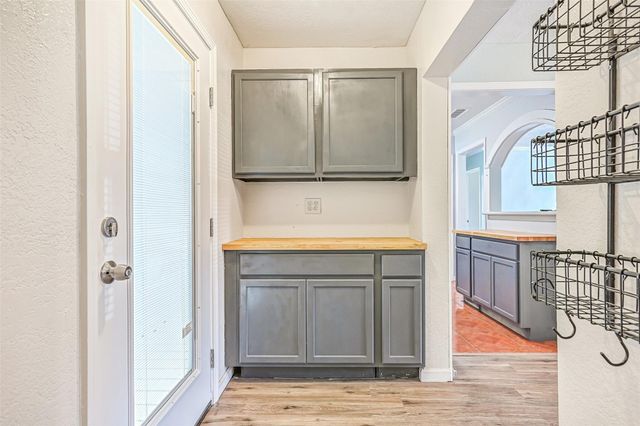 104 Bonita Avenue, Galveston, TX 77550