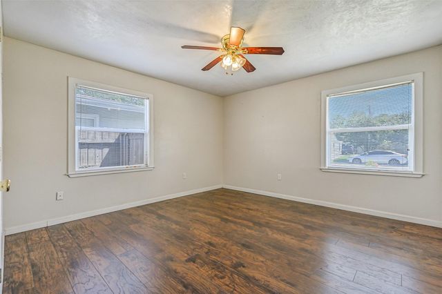 104 Bonita Avenue, Galveston, TX 77550
