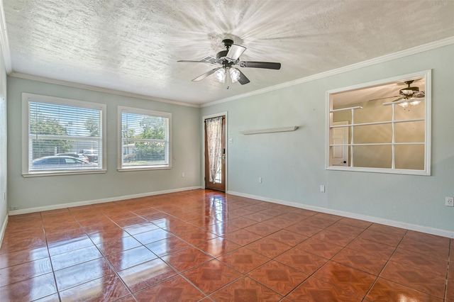 104 Bonita Avenue, Galveston, TX 77550