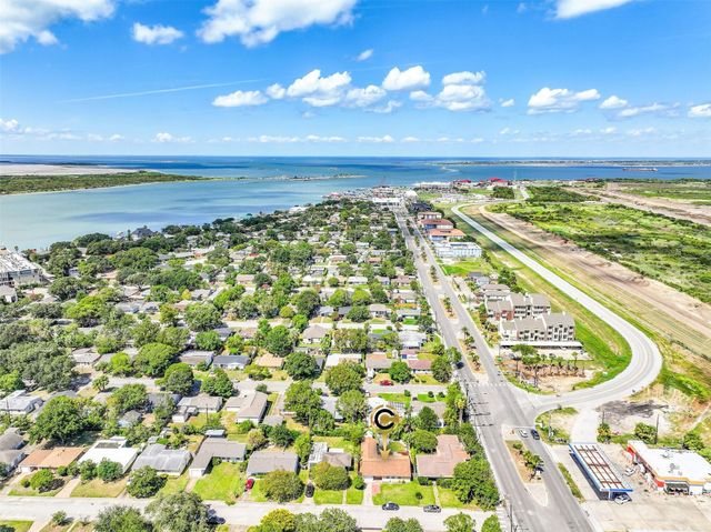 104 Bonita Avenue, Galveston, TX 77550