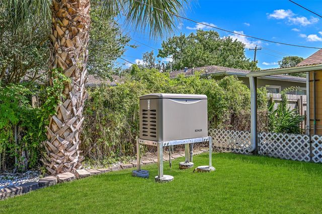 104 Bonita Avenue, Galveston, TX 77550