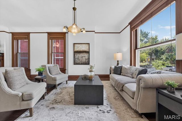 5095 Westminster Place, St Louis, MO 63108
