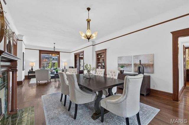 5095 Westminster Place, St Louis, MO 63108