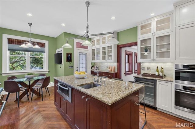 5095 Westminster Place, St Louis, MO 63108