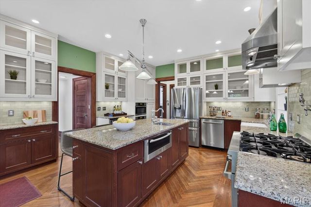 5095 Westminster Place, St Louis, MO 63108