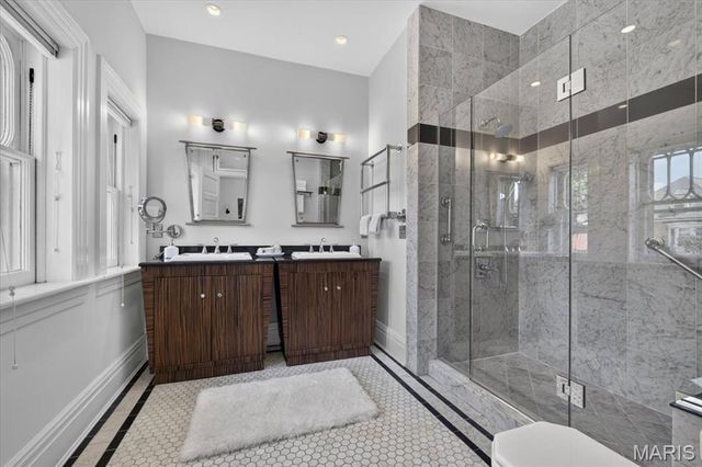 5095 Westminster Place, St Louis, MO 63108