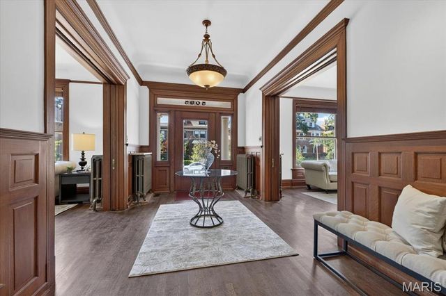5095 Westminster Place, St Louis, MO 63108