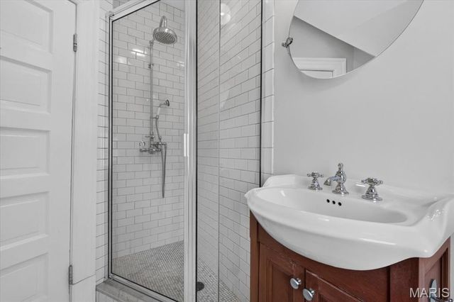 5095 Westminster Place, St Louis, MO 63108