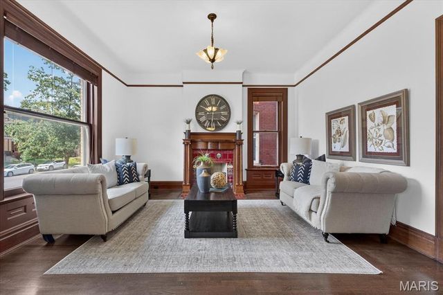 5095 Westminster Place, St Louis, MO 63108