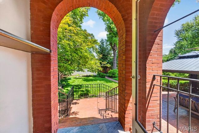 5095 Westminster Place, St Louis, MO 63108