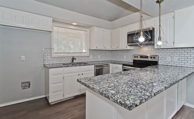 4300 Hidden Creek Drive, Arlington, TX 76016