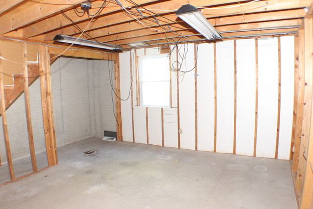 8 Apache Court, Eldridge, IA 52748