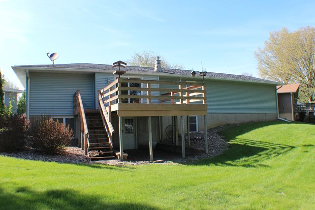 8 Apache Court, Eldridge, IA 52748