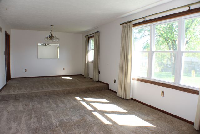 8 Apache Court, Eldridge, IA 52748