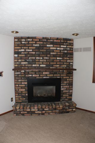 8 Apache Court, Eldridge, IA 52748