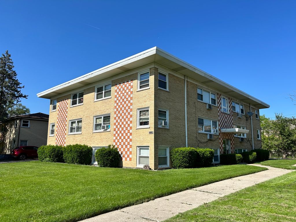 10931 S LLOYD Drive 1C, Worth, IL 60482