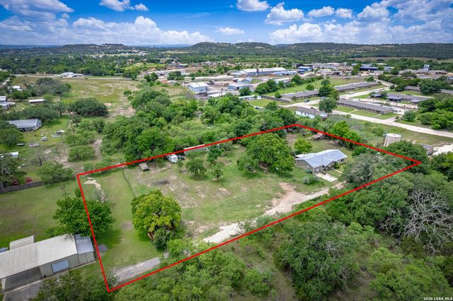 461 Shorty's Ln, Fredericksburg, TX 78624