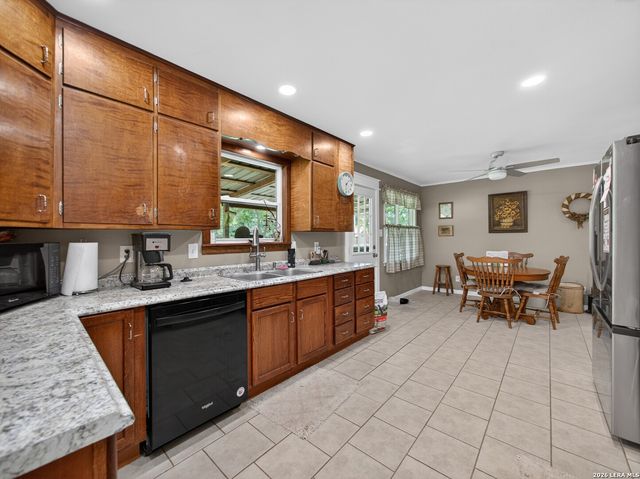 461 Shorty's Ln, Fredericksburg, TX 78624