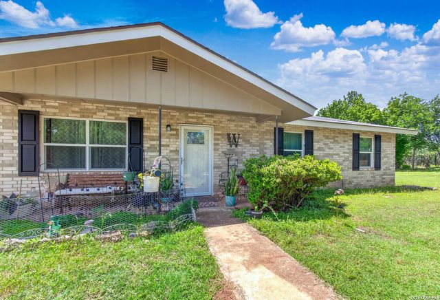 461 Shorty's Ln, Fredericksburg, TX 78624